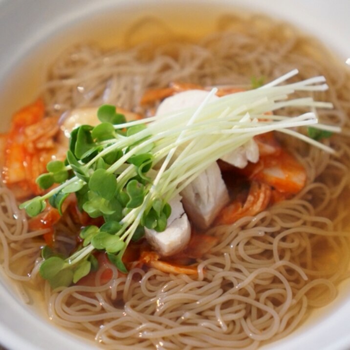 キムチと鳥ハムの冷麺